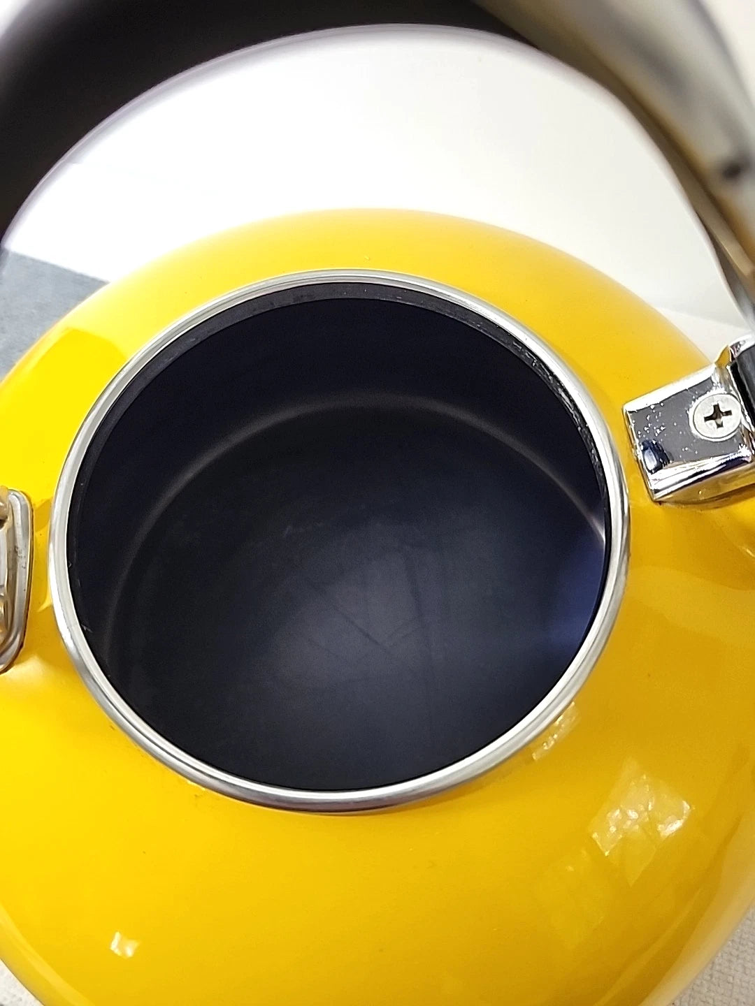 Chantal Yellow Livestrong 1.8 Quart Enamel Loop Whistling Tea Kettle Pot EUC