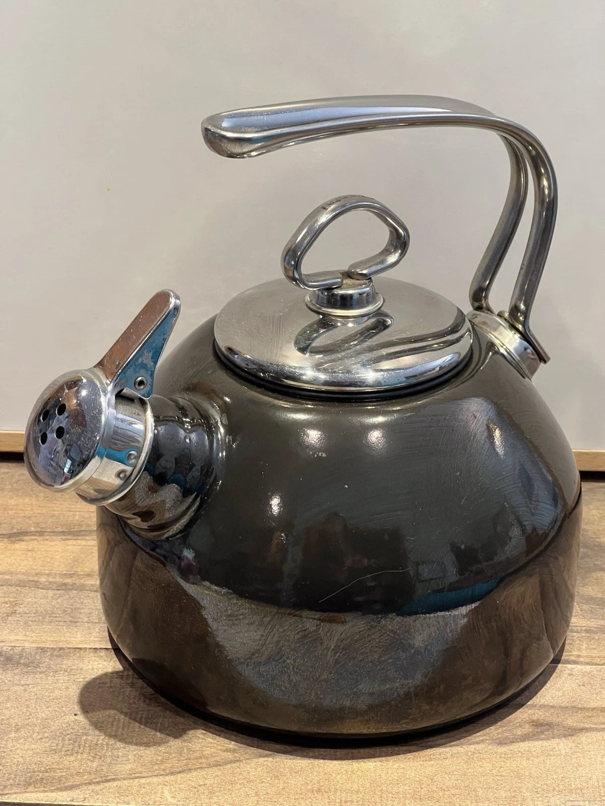 Chantal Classic Enamel On Steel Tea Kettle Black / Dark Gray W Harmonica Whistle