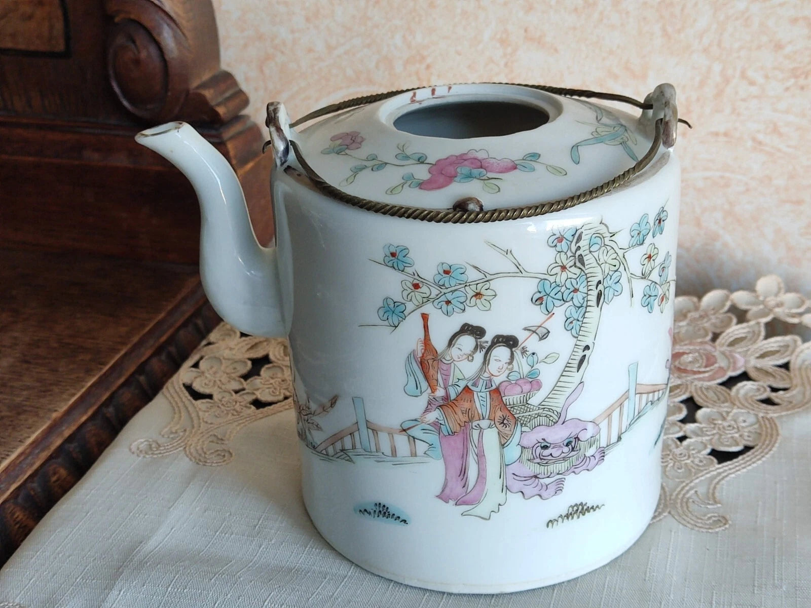 Antique Chinese Teapot 19c /Enamelled porcelain / Hand painted Teapot