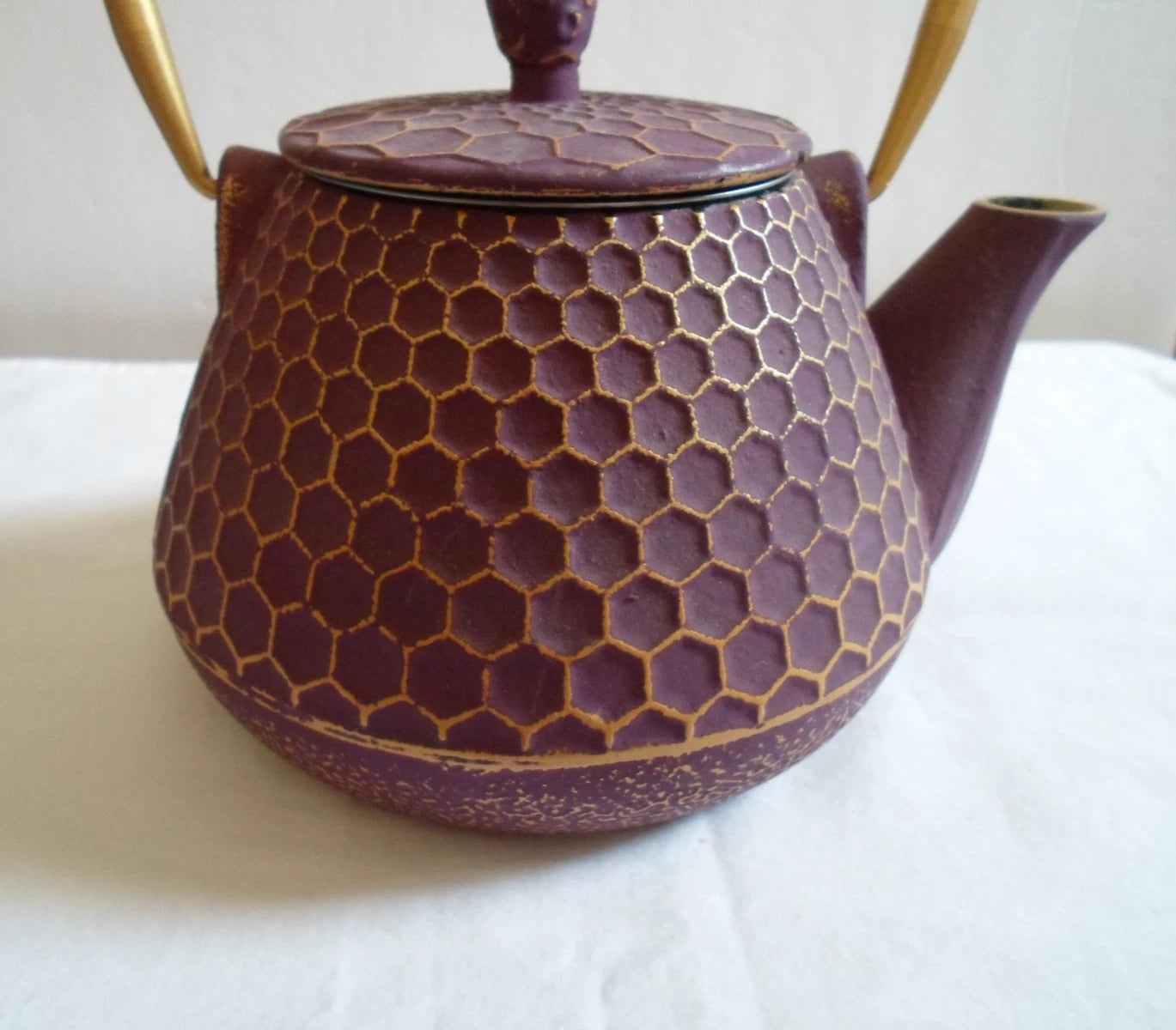 GRACIOUS Home Cast Iron Dk Mauve Tea Pot with Infuser Honeycomb-Unused-New