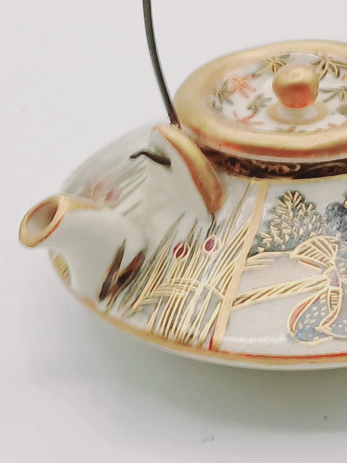 ANTIQUE MINIATURE JAPANESE SATSUMA ENAMEL FIGURAL WINE POT TEAPOT SIGNED