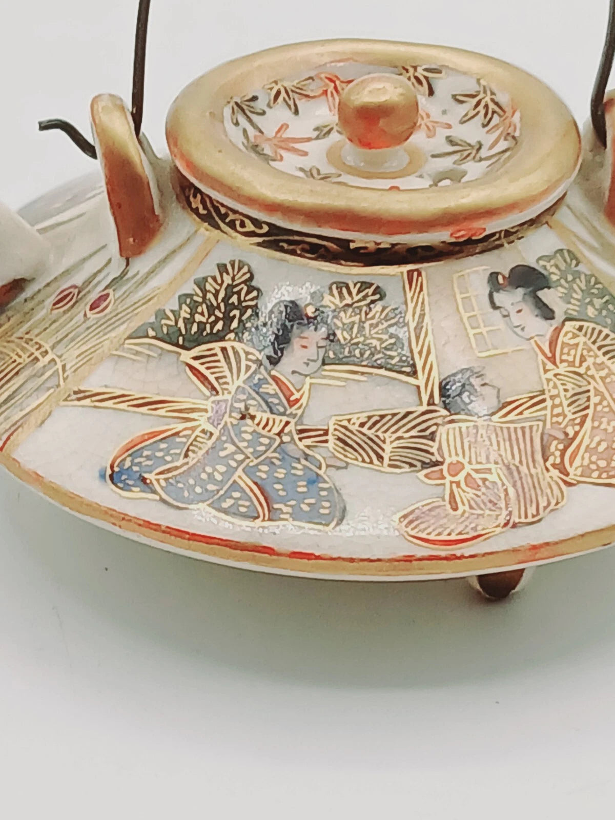 ANTIQUE MINIATURE JAPANESE SATSUMA ENAMEL FIGURAL WINE POT TEAPOT SIGNED