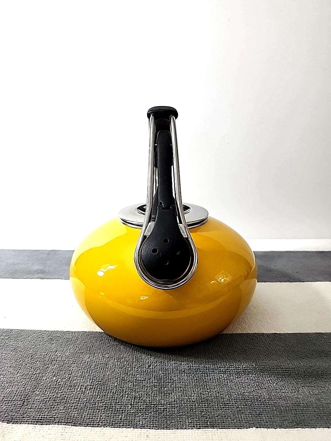 Chantal Yellow Livestrong 1.8 Quart Enamel Loop Whistling Tea Kettle Pot EUC