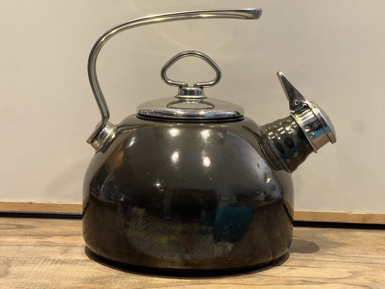 Chantal Classic Enamel On Steel Tea Kettle Black / Dark Gray W Harmonica Whistle