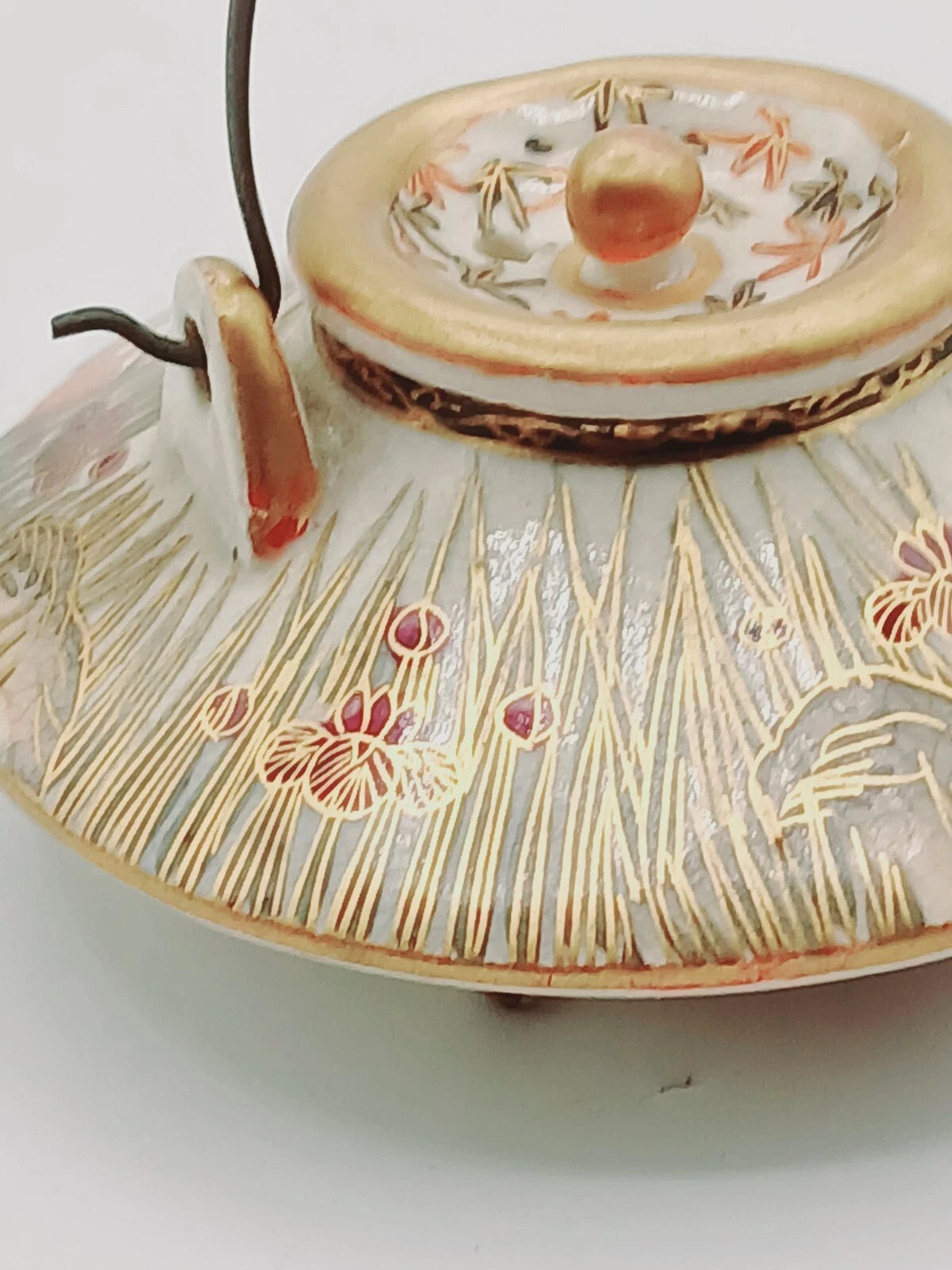 ANTIQUE MINIATURE JAPANESE SATSUMA ENAMEL FIGURAL WINE POT TEAPOT SIGNED