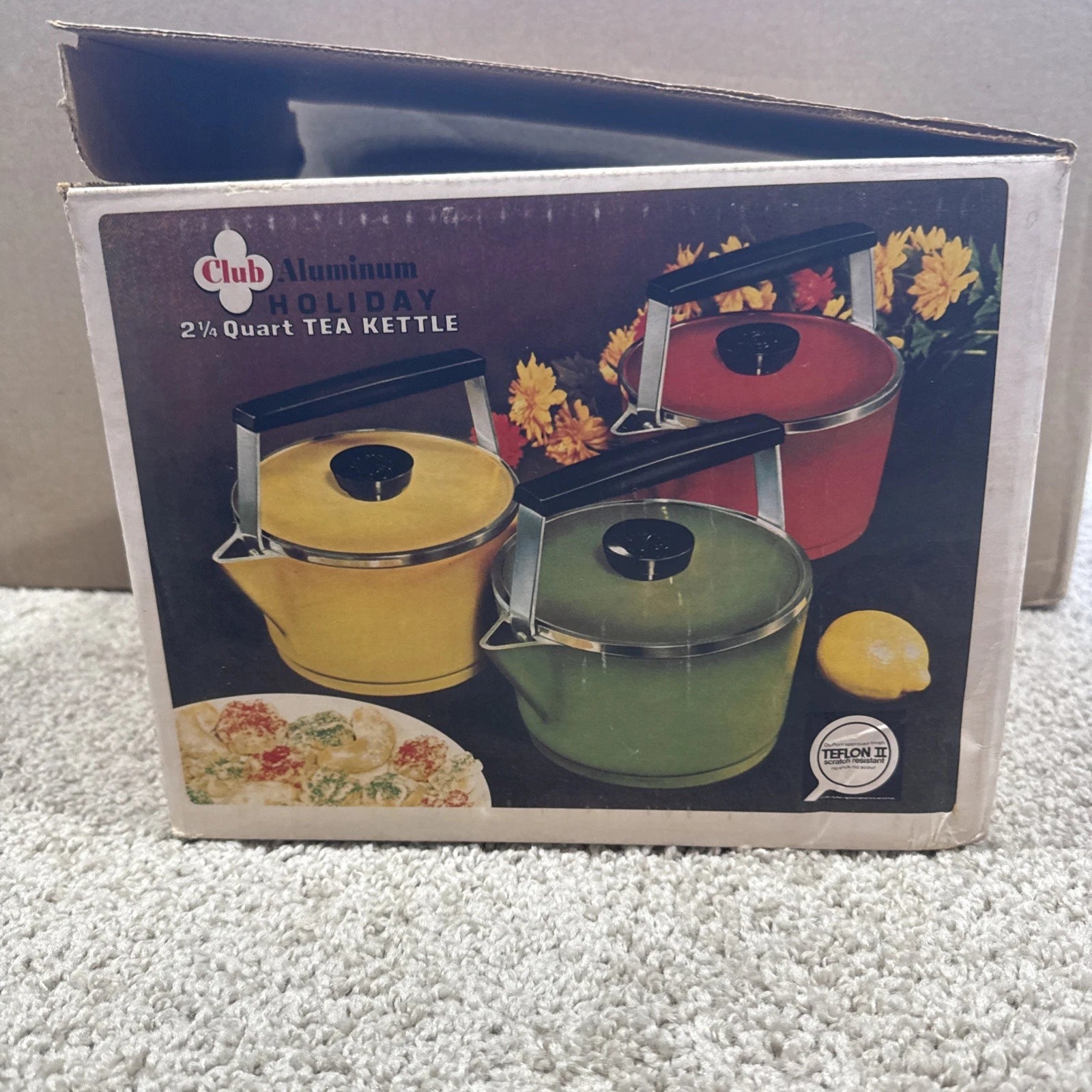 CLUB Aluminum Avocado Green  Tea Kettle Pot Vintage Cookware MCM NOS New In Box