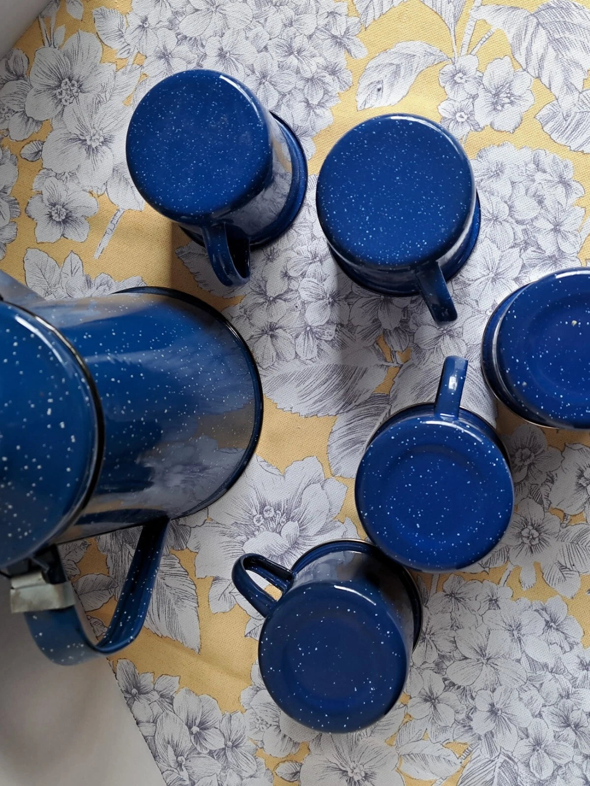 Enamelware Coffee Tea Pot Kettle With Lid and 5 Cups-Blue And White Speckled  S