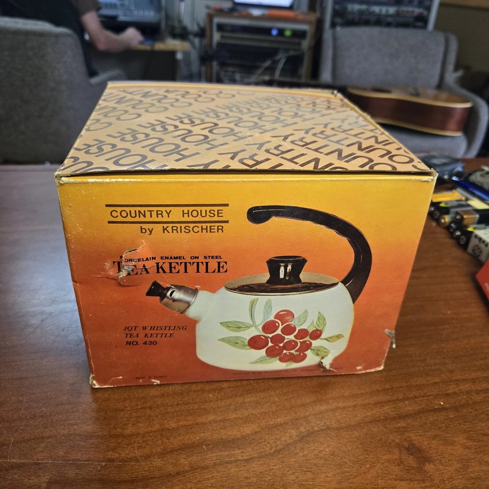 Countryhouse by Krischer Porcelain Enamel 3qt Whistling Tea Kettle Unused In Box