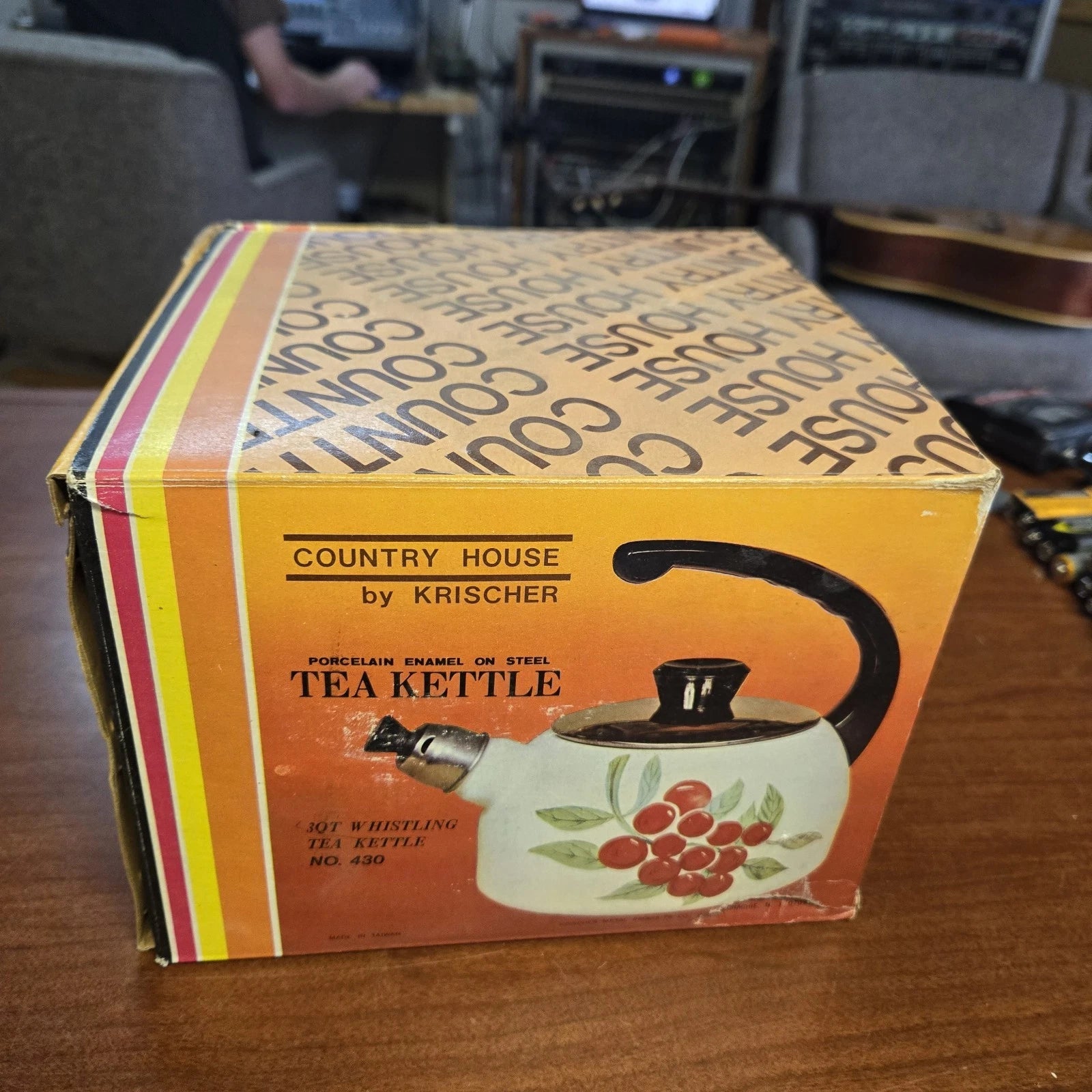 Countryhouse by Krischer Porcelain Enamel 3qt Whistling Tea Kettle Unused In Box