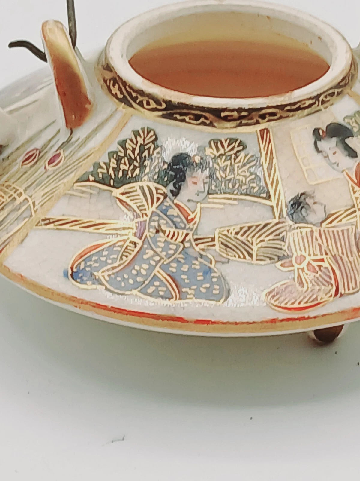 ANTIQUE MINIATURE JAPANESE SATSUMA ENAMEL FIGURAL WINE POT TEAPOT SIGNED