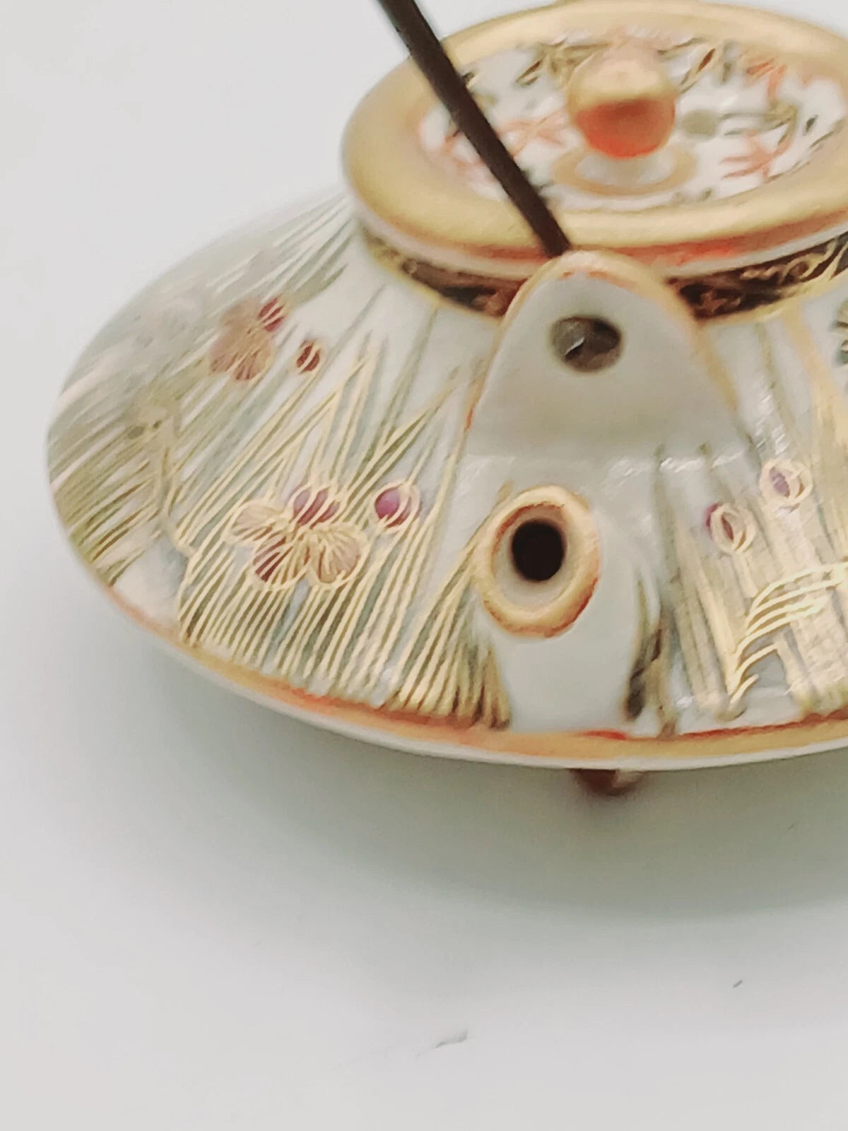 ANTIQUE MINIATURE JAPANESE SATSUMA ENAMEL FIGURAL WINE POT TEAPOT SIGNED