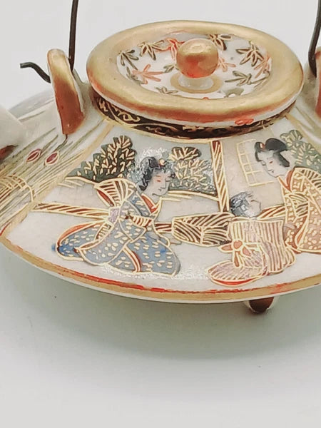 ANTIQUE MINIATURE JAPANESE SATSUMA ENAMEL FIGURAL WINE POT TEAPOT SIGNED