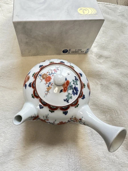 Arita porcelain teapot chrysanthemums in overglaze enamels by KISEN