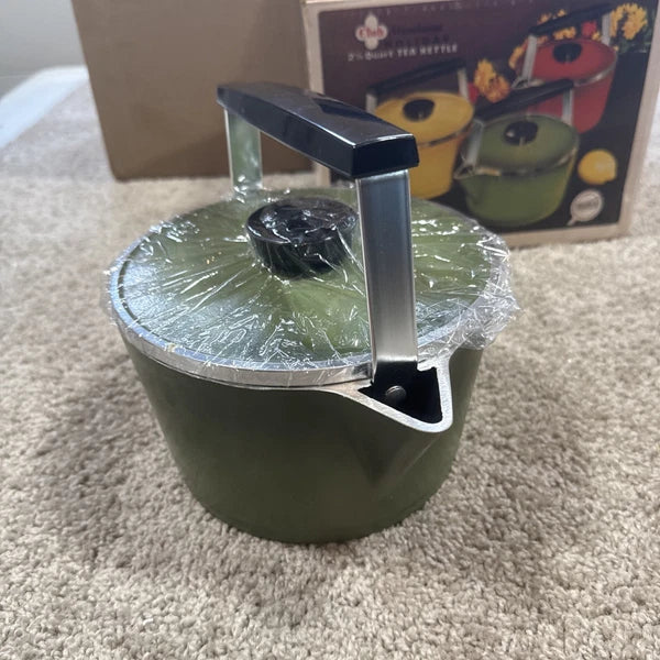 CLUB Aluminum Avocado Green  Tea Kettle Pot Vintage Cookware MCM NOS New In Box
