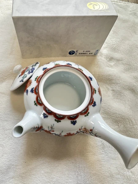 Arita porcelain teapot chrysanthemums in overglaze enamels by KISEN