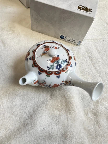 Arita porcelain teapot chrysanthemums in overglaze enamels by KISEN