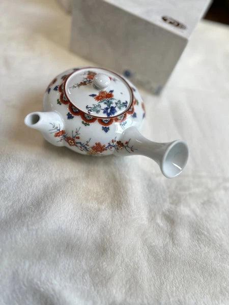 Arita porcelain teapot chrysanthemums in overglaze enamels by KISEN