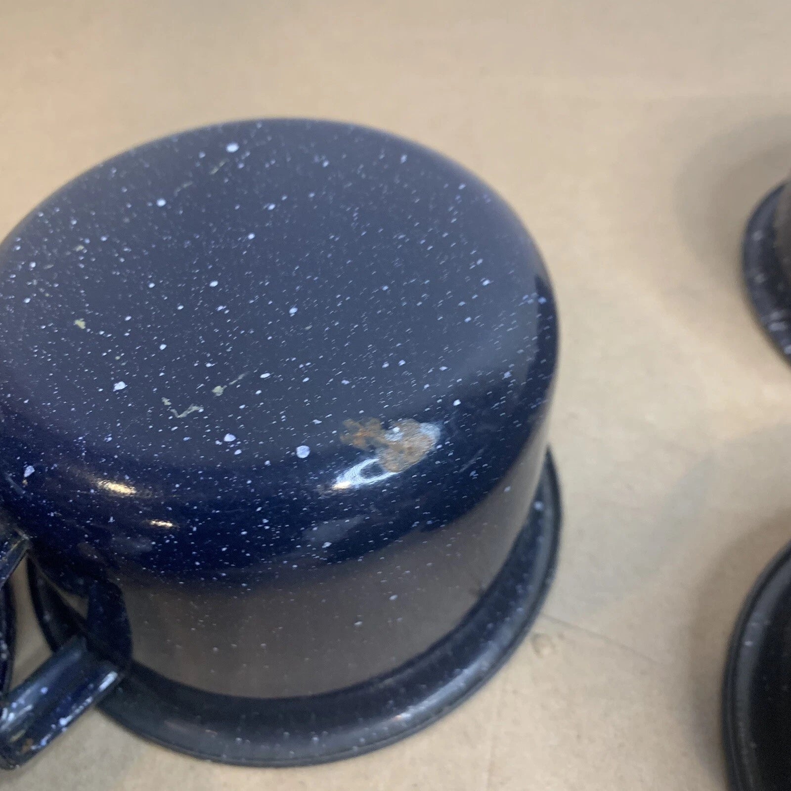 Vintage Enamelware Coffee Tea Pot Kettle & 7 Cups Blue & White Speckled