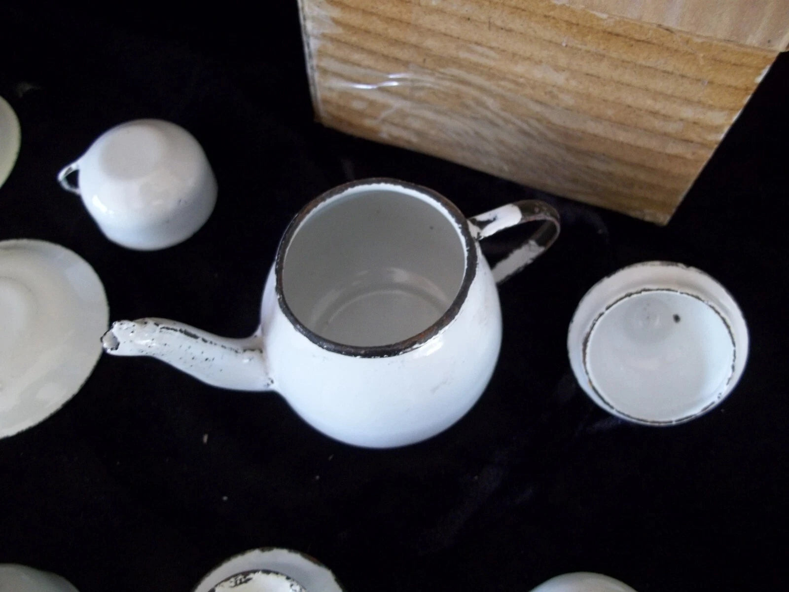Vintage Big Doll Enamel Ware Picnic Set  Teapot Sugar Creamer 4 cups Saucers