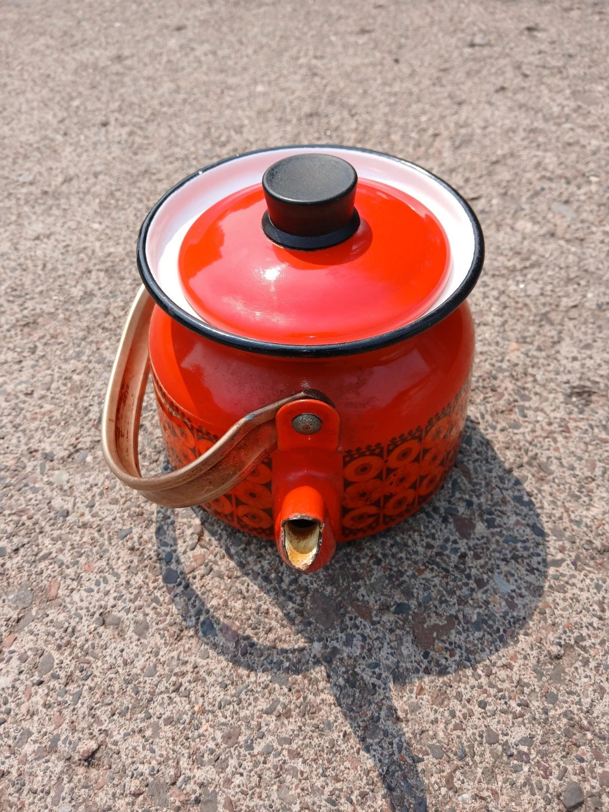 VINTAGE FINEL DAISY RED ENAMEL TEAPOT VINTAGE MID CENTURY USED