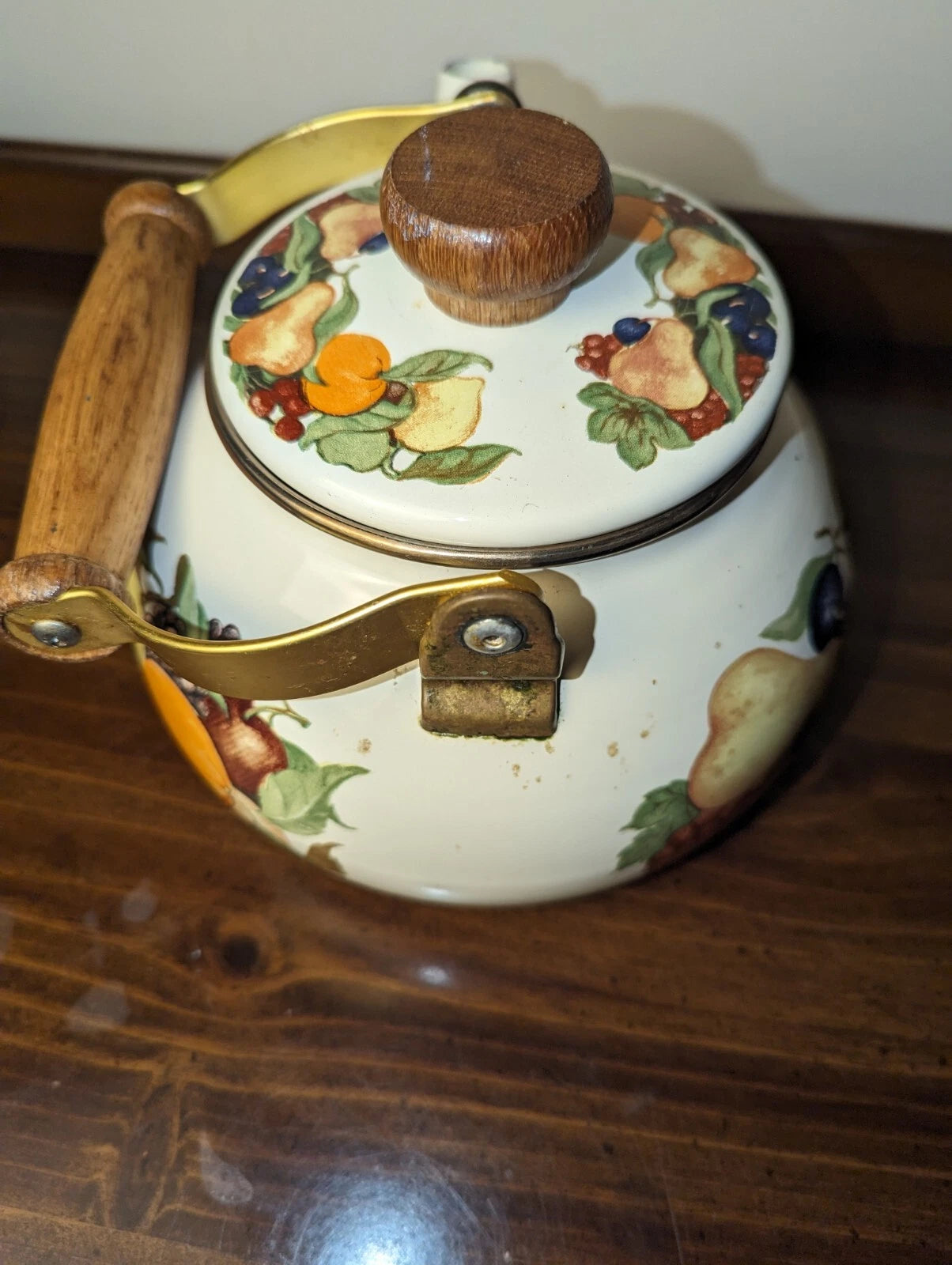 VINTAGE REGENCY CLUB ENAMEL WARE TEAPOT KETTLE