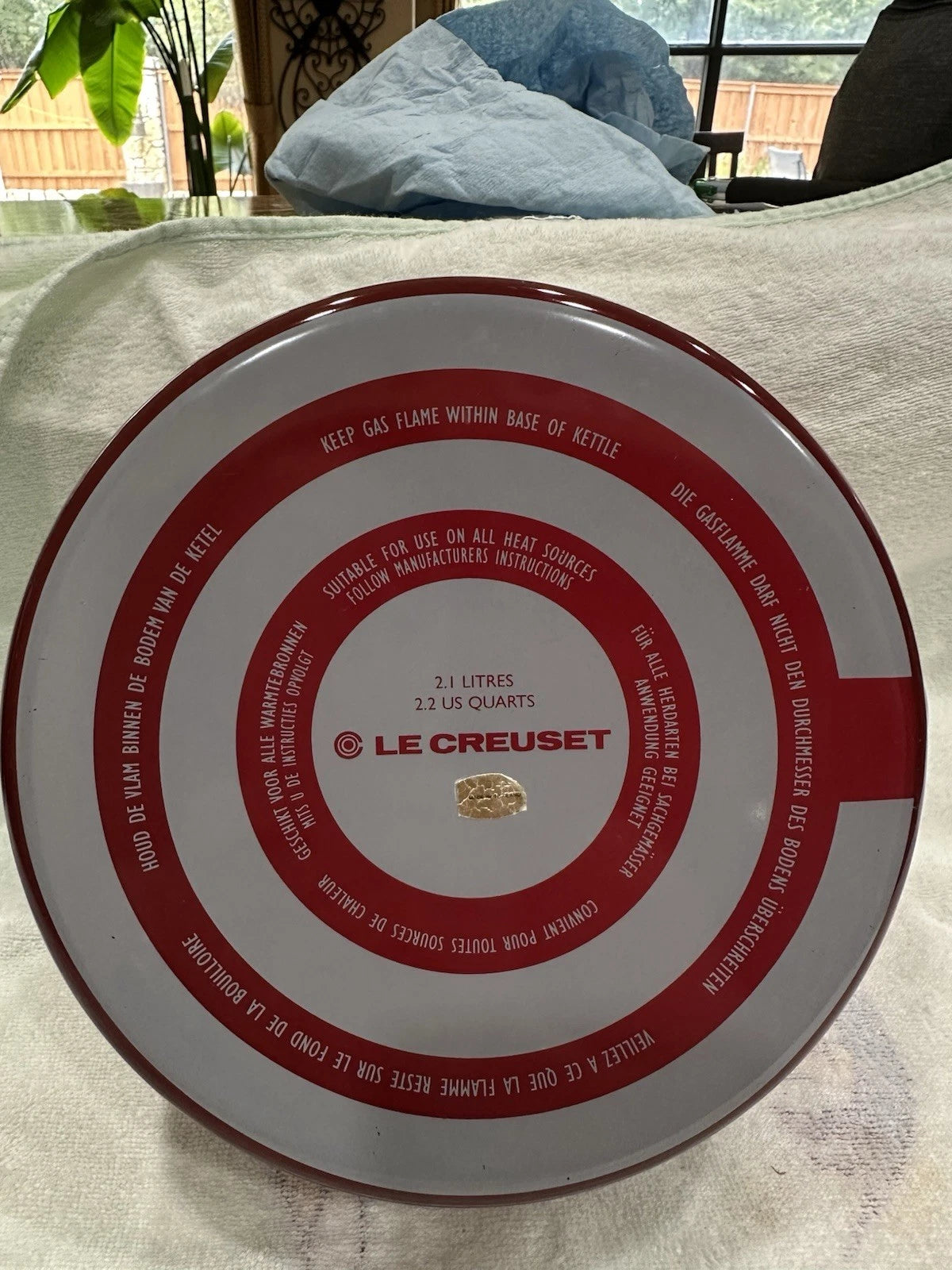 Le Creuset Traditional Kettle 2.1L Cherry red Enamel Kitchen Teapot. Never Used