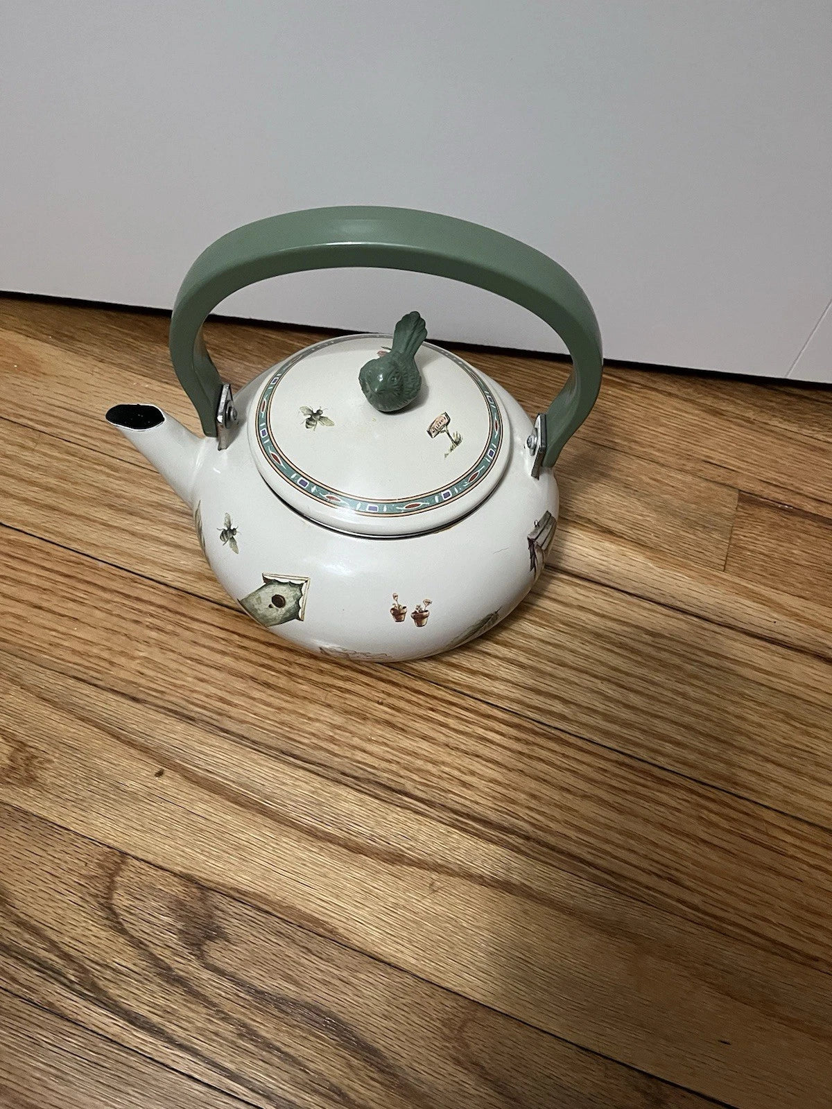 Pfaltzgraff Naturewood Metal Porcelain Enamel Tea Pot Kettle -display only
