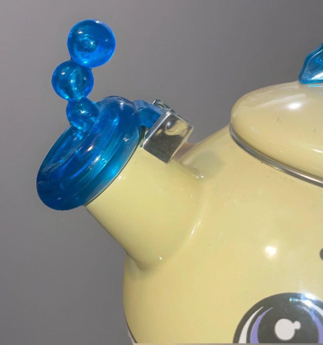MM Kamenstein Corp. Whistling Tea Kettle Yellow Fish Teapot Enamel Kitschy READ