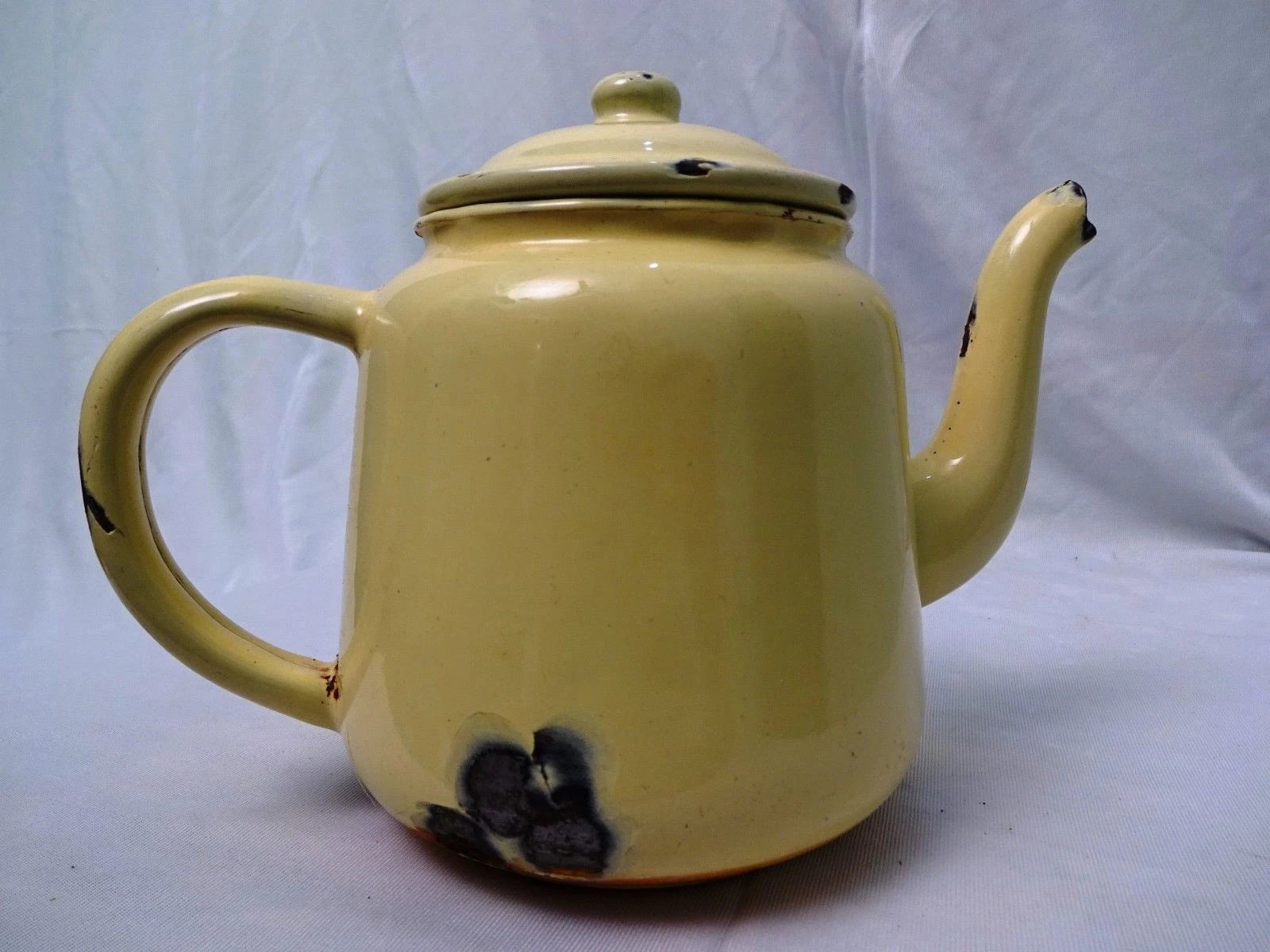 VINTAGE TEA POT ENAMELWARE COLLECTIBLES KITCHENWARE WITH LID MADE CHINA COOKWARE