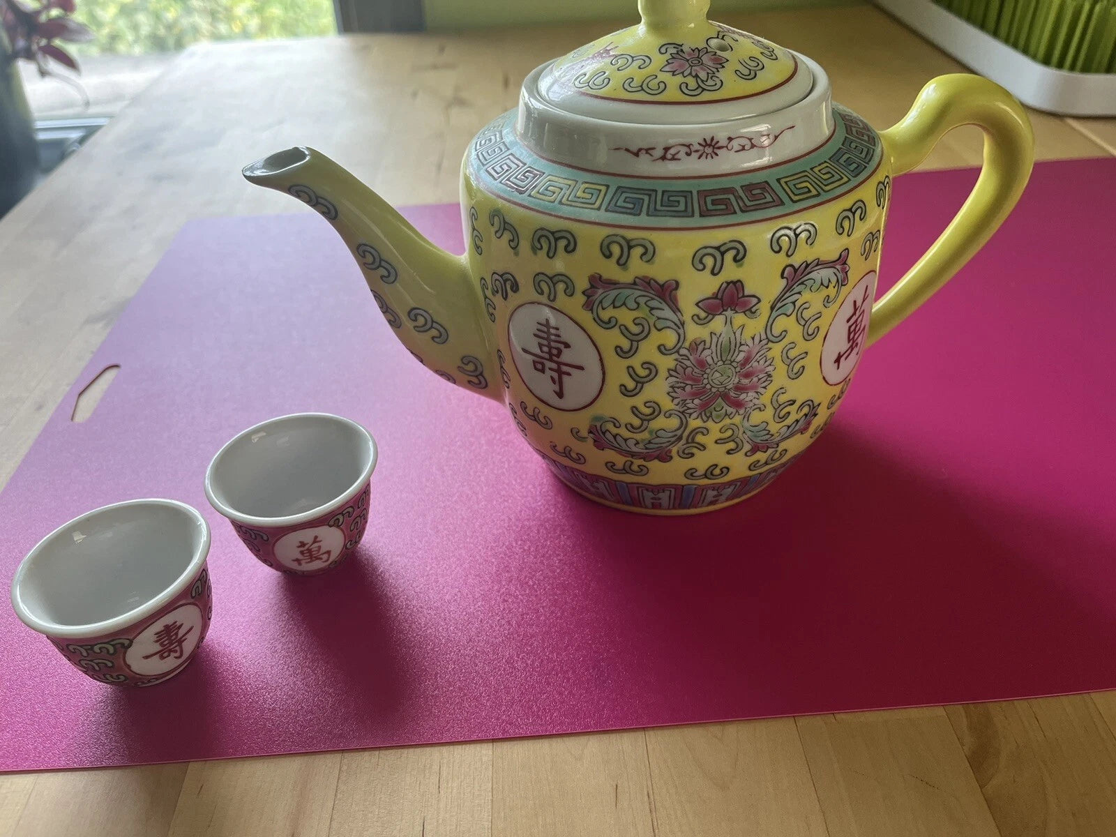 Vintage Famille Jaune  Enamel Porcelain Chinese Longevity MunShou Teapot w2 Cups