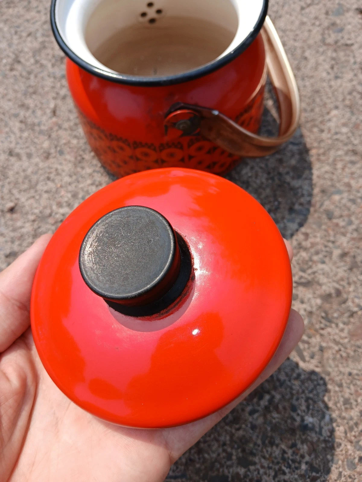 VINTAGE FINEL DAISY RED ENAMEL TEAPOT VINTAGE MID CENTURY USED