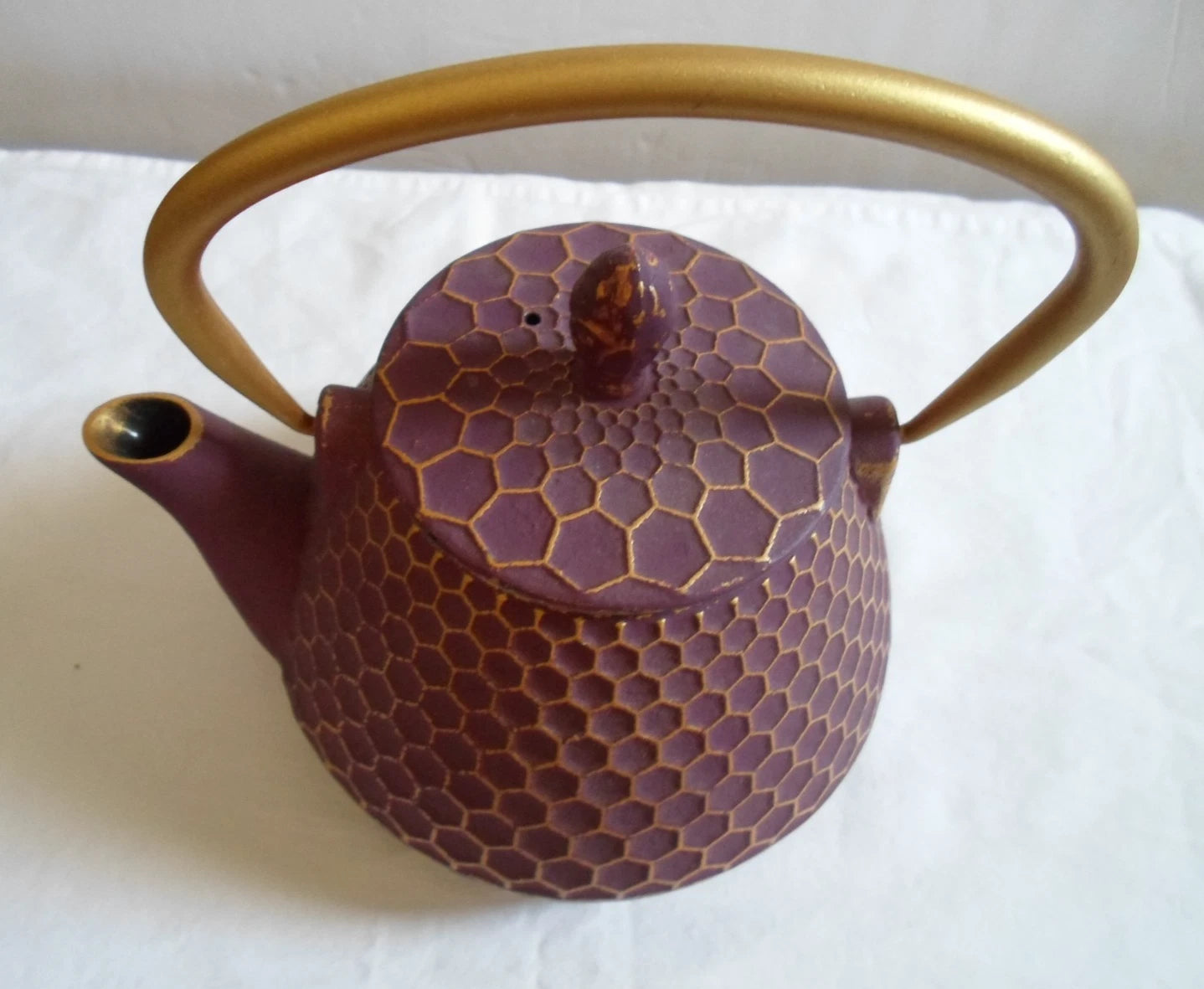 GRACIOUS Home Cast Iron Dk Mauve Tea Pot with Infuser Honeycomb-Unused-New