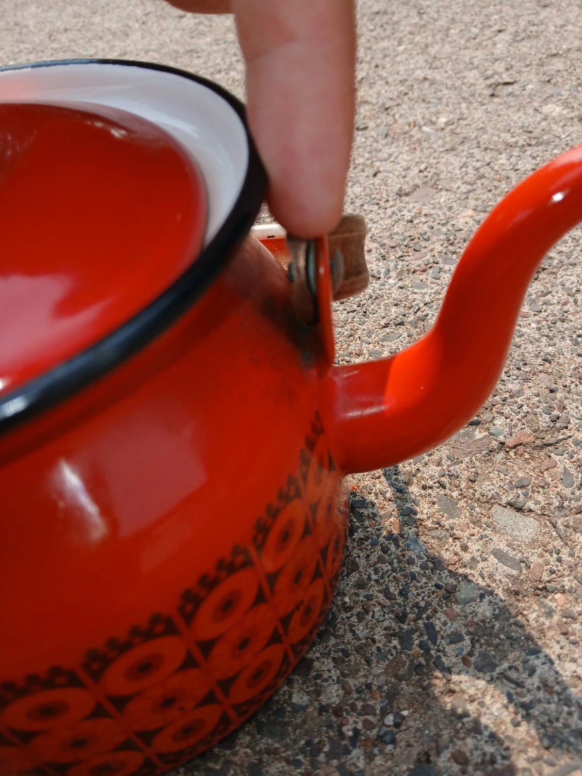 VINTAGE FINEL DAISY RED ENAMEL TEAPOT VINTAGE MID CENTURY USED