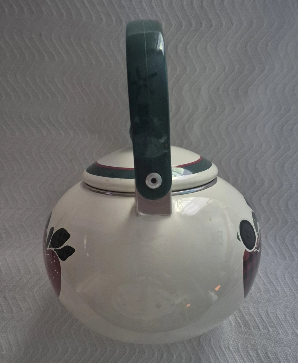 Vintage Apple Themed Enamel Metal 8 Cup - Teapot Kettle