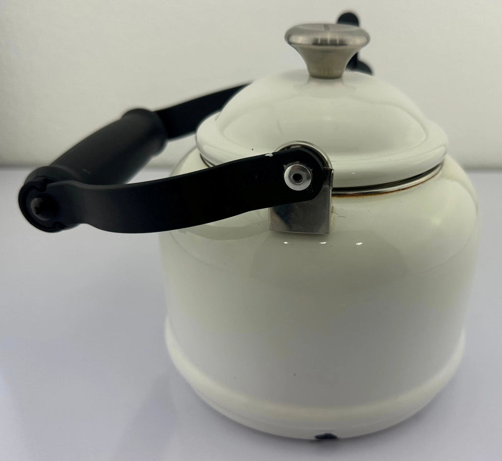 Le Creuset White Enameled Demi 1.25 QT 1.1L Tea Kettle Teapot in White