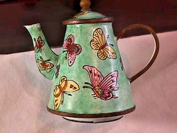VINTAGE MINIATURE ENAMELED TEA COFFEE POT WITH LID IN CHERRY COLOR STORAGE BOX