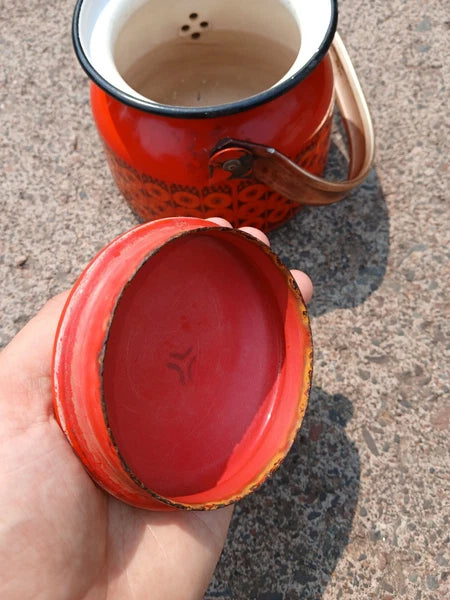 VINTAGE FINEL DAISY RED ENAMEL TEAPOT VINTAGE MID CENTURY USED