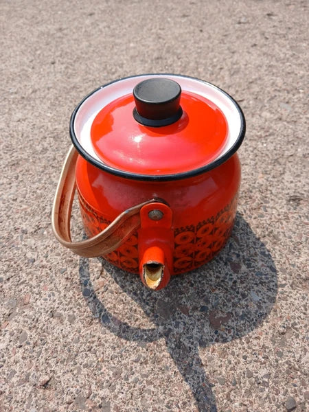 VINTAGE FINEL DAISY RED ENAMEL TEAPOT VINTAGE MID CENTURY USED