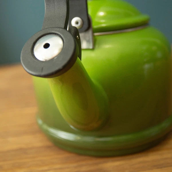 Le Creuset Enamel Demi Tea Kettle 1.25 Quart Green Palm Hombre