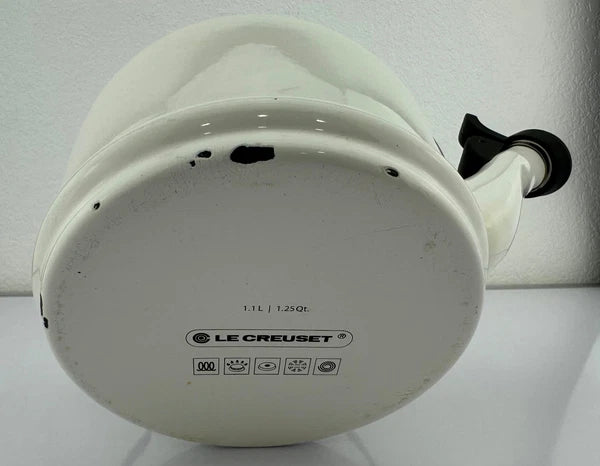 Le Creuset White Enameled Demi 1.25 QT 1.1L Tea Kettle Teapot in White