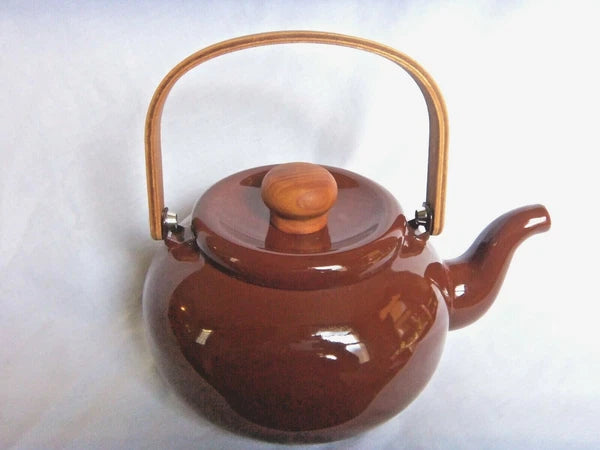 RARE FIND -  VINTAGE 1.5 QUART PORCELAIN ENAMELED METAL TEA KETTLE NEW IN BOX