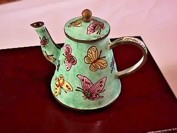 VINTAGE MINIATURE ENAMELED TEA COFFEE POT WITH LID IN CHERRY COLOR STORAGE BOX