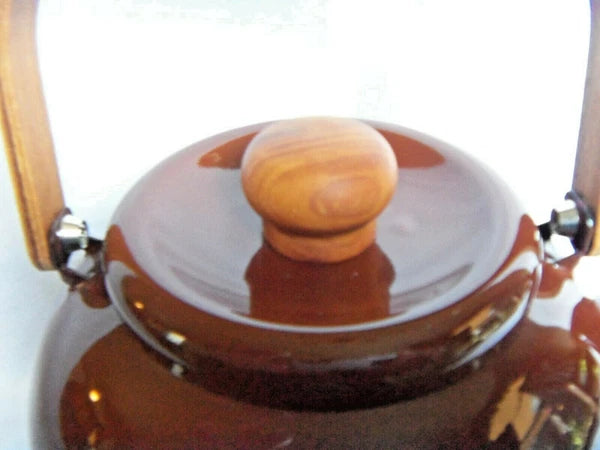 RARE FIND -  VINTAGE 1.5 QUART PORCELAIN ENAMELED METAL TEA KETTLE NEW IN BOX