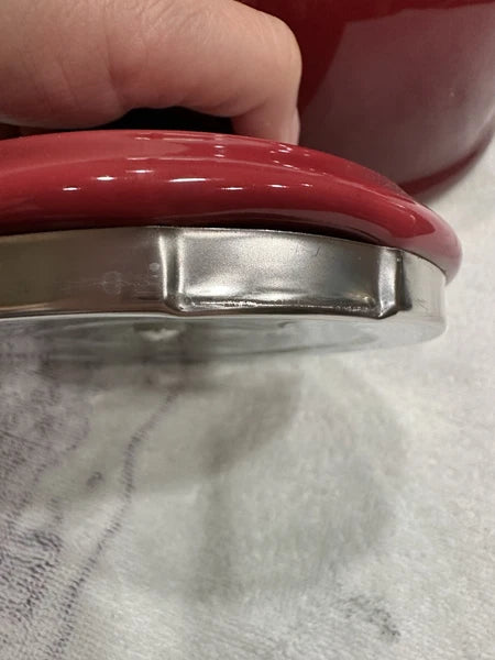 Le Creuset Traditional Kettle 2.1L Cherry red Enamel Kitchen Teapot. Never Used