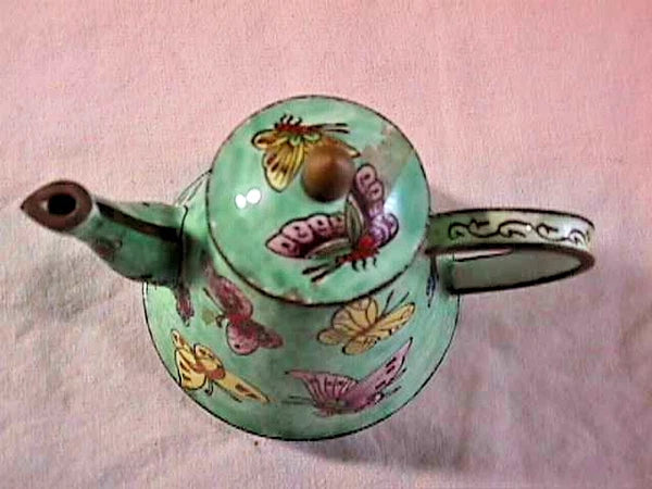 VINTAGE MINIATURE ENAMELED TEA COFFEE POT WITH LID IN CHERRY COLOR STORAGE BOX